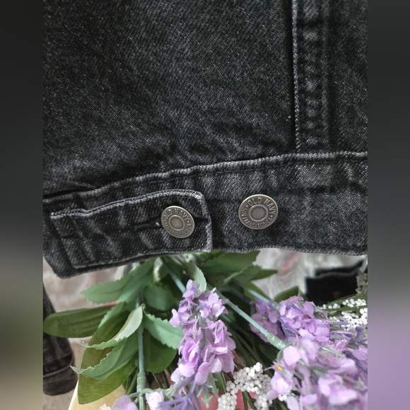 Women's Denim Jacket - Picture 5 of 8